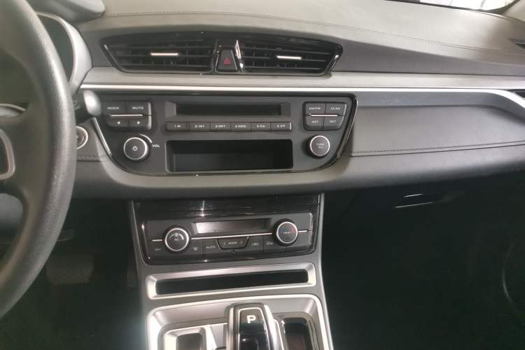Used Geely Auto Emgrand New Energy 2018 EV450 Ambition Model Audio And AC Panel