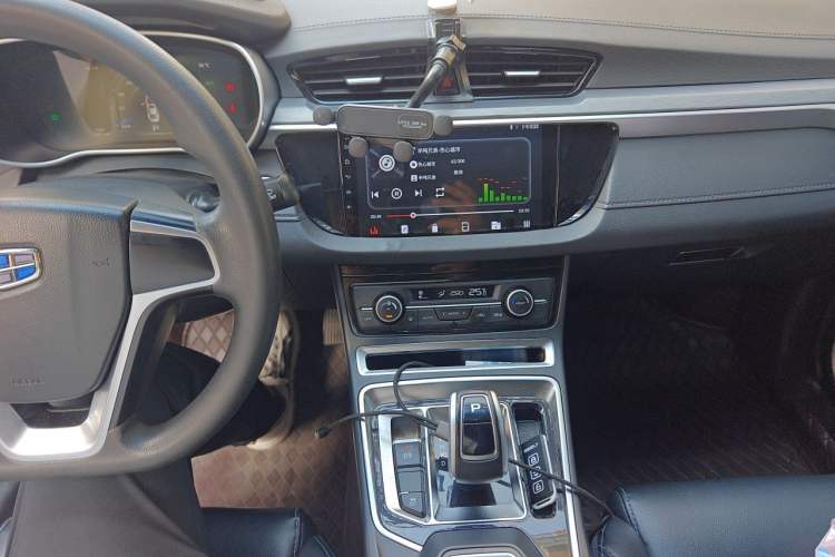 Used Geely Auto Emgrand New Energy 2018 EV450 Ambition Model Audio And AC Panel
