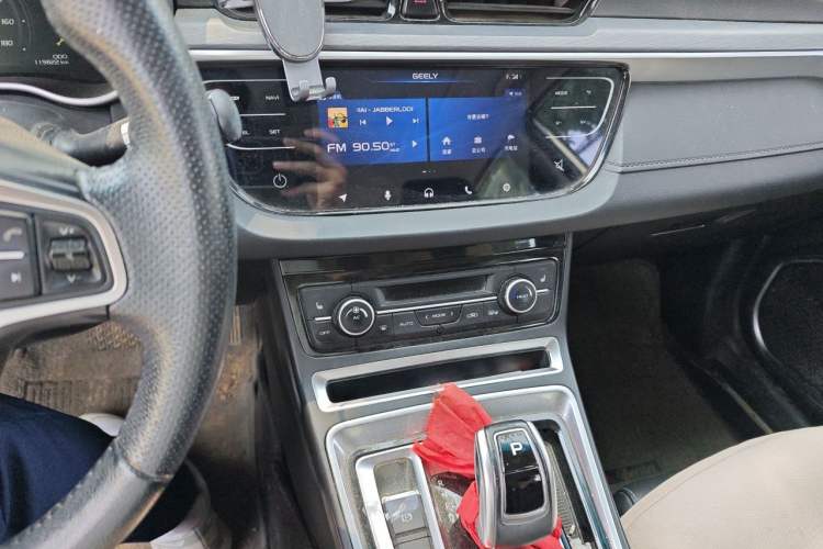 Used Geely Auto Emgrand New Energy 2018 EV450 Elite Model Audio And AC Panel