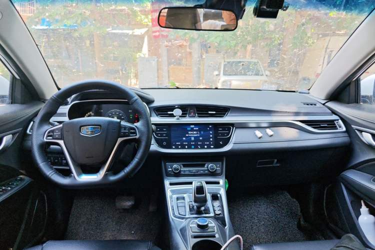 Used Geely Auto Emgrand New Energy 2018 EV450 Elite Model Center Console