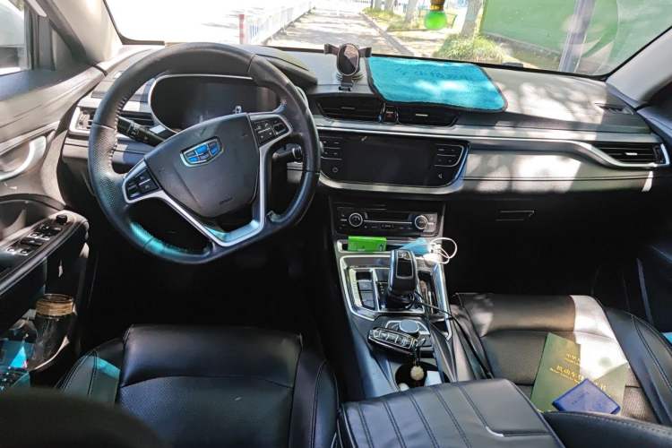 Used Geely Auto Emgrand New Energy 2018 EV450 Elite Model Center Console