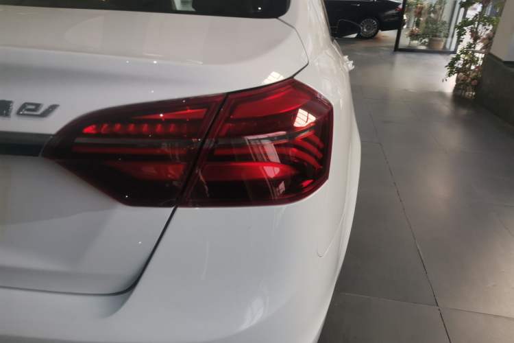 Used Geely Auto Emgrand New Energy 2018 EV450 Ambition Model Exterior 6