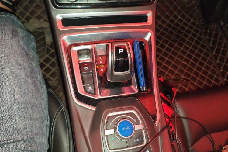 Used Geely Auto Emgrand New Energy 2018 EV450 Elite Model Gear Lever