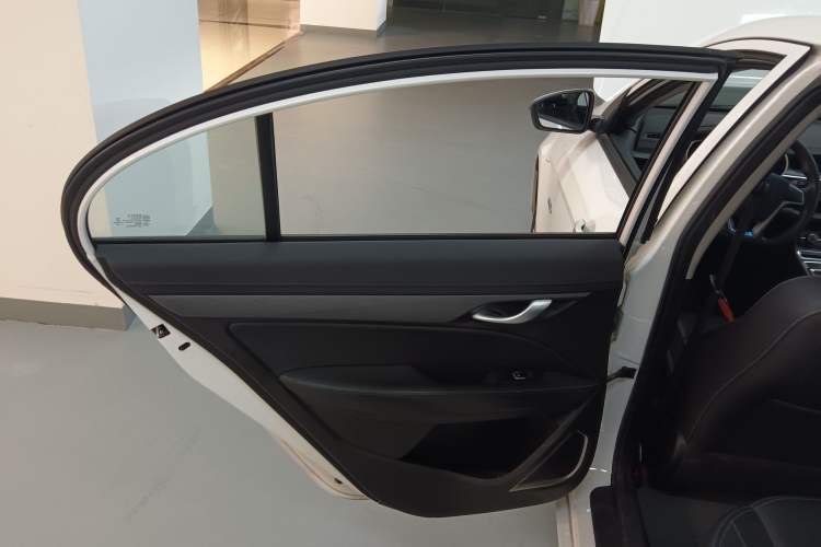 Used Geely Auto Emgrand New Energy 2018 EV450 Ambition Model Interior 8