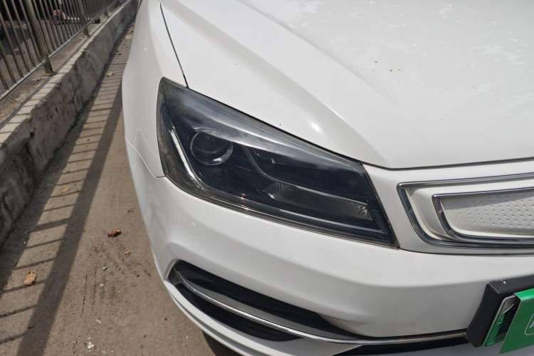 Used Geely Auto Emgrand New Energy 2018 EV450 Ambition Model Right Front Headlight