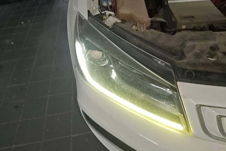 Used Geely Auto Emgrand New Energy 2018 EV450 Ambition Model Right Front Headlight