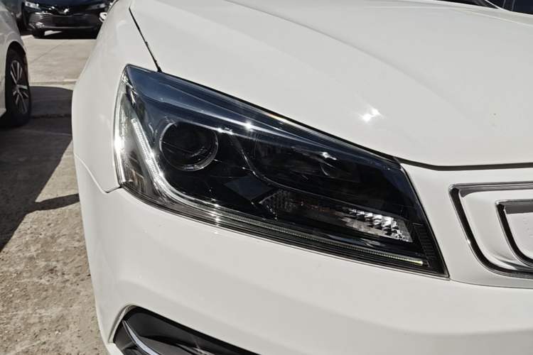 Used Geely Auto Emgrand New Energy 2018 EV450 Ambition Model Right Front Headlight