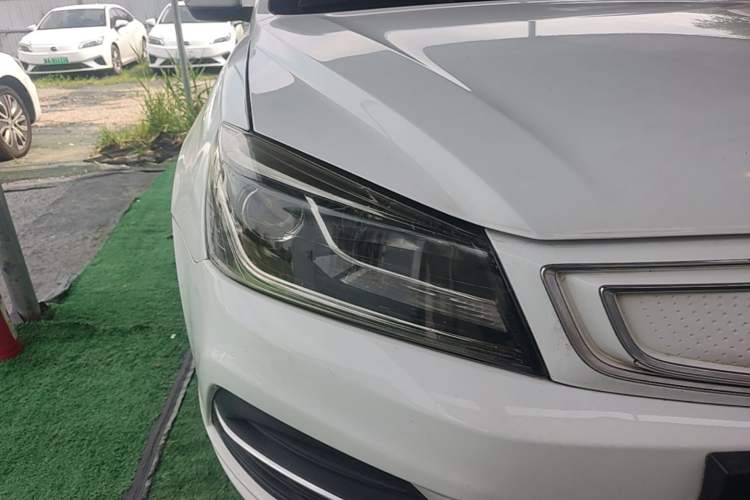 Used Geely Auto Emgrand New Energy 2018 EV450 Ambition Model Right Front Headlight