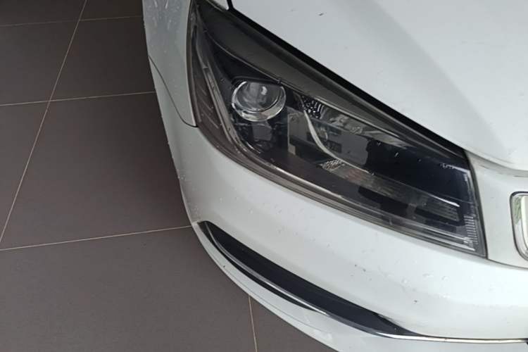 Used Geely Auto Emgrand New Energy 2018 EV450 Ambition Model Right Front Headlight