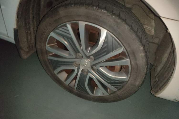 Used Geely Auto Emgrand New Energy 2018 EV450 Elite Model Right Front Wheel Hub