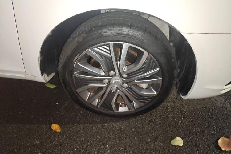 Used Geely Auto Emgrand New Energy 2018 EV450 Elite Model Right Front Wheel Hub