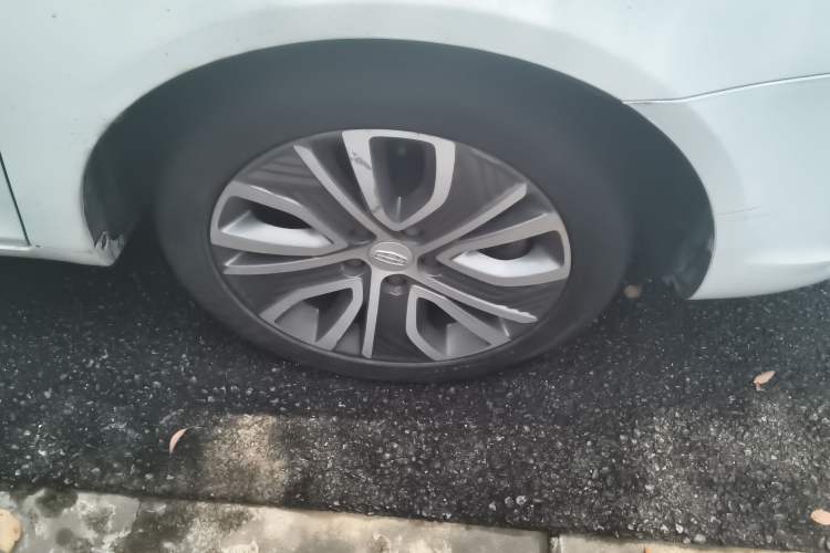 Used Geely Auto Emgrand New Energy 2018 EV450 Prestige Model Right Front Wheel Hub