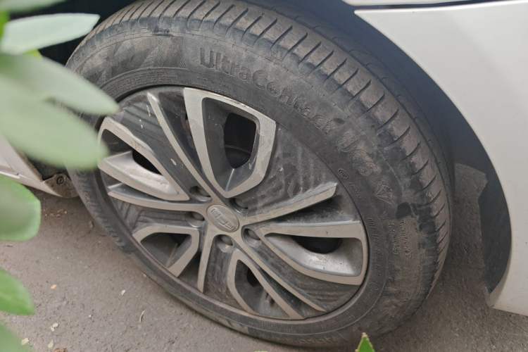 Used Geely Auto Emgrand New Energy 2018 EV450 Elite Model Right Front Wheel Hub