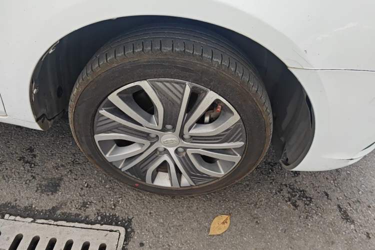 Used Geely Auto Emgrand New Energy 2018 EV450 Ambition Model Right Front Wheel Hub