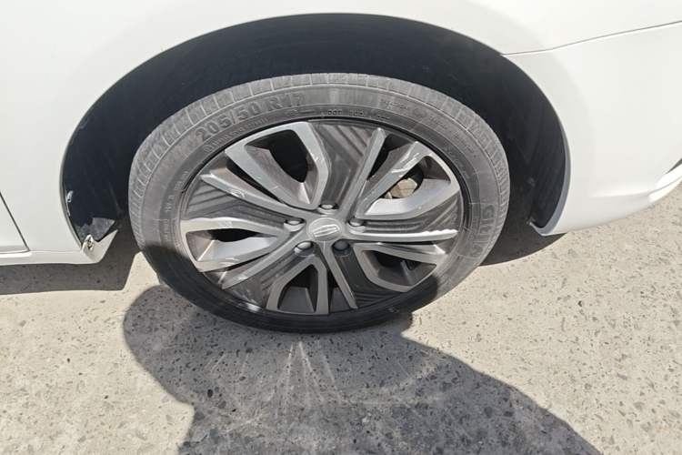 Used Geely Auto Emgrand New Energy 2018 EV450 Ambition Model Right Front Wheel Hub