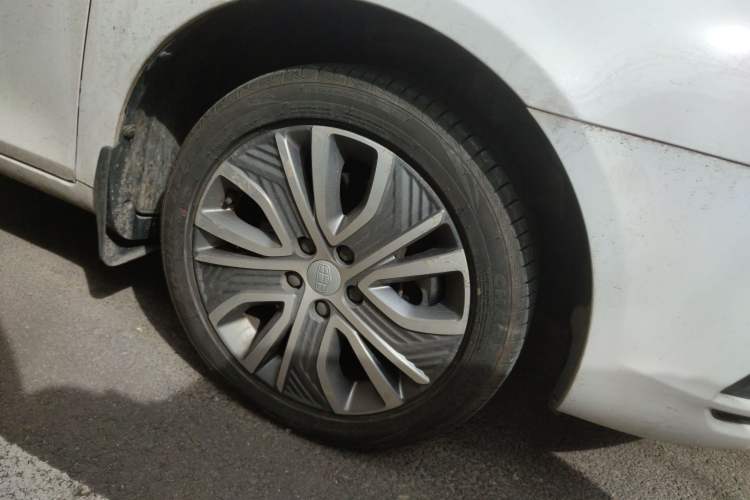 Used Geely Auto Emgrand New Energy 2018 EV450 Elite Model Right Front Wheel Hub