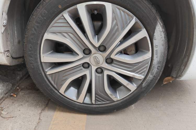 Used Geely Auto Emgrand New Energy 2018 EV450 Ambition Model Right Front Wheel Hub