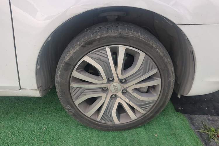 Used Geely Auto Emgrand New Energy 2018 EV450 Ambition Model Right Front Wheel Hub
