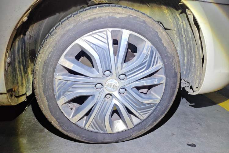 Used Geely Auto Emgrand New Energy 2018 EV450 Ambition Model Right Front Wheel Hub