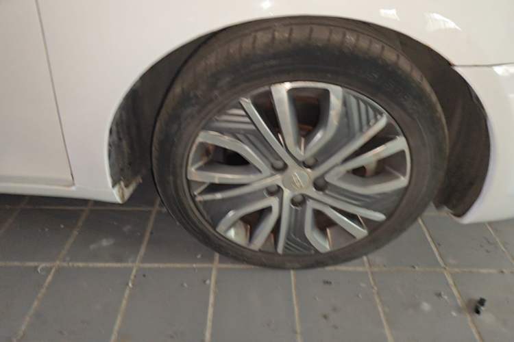 Used Geely Auto Emgrand New Energy 2018 EV450 Ambition Model Right Front Wheel Hub