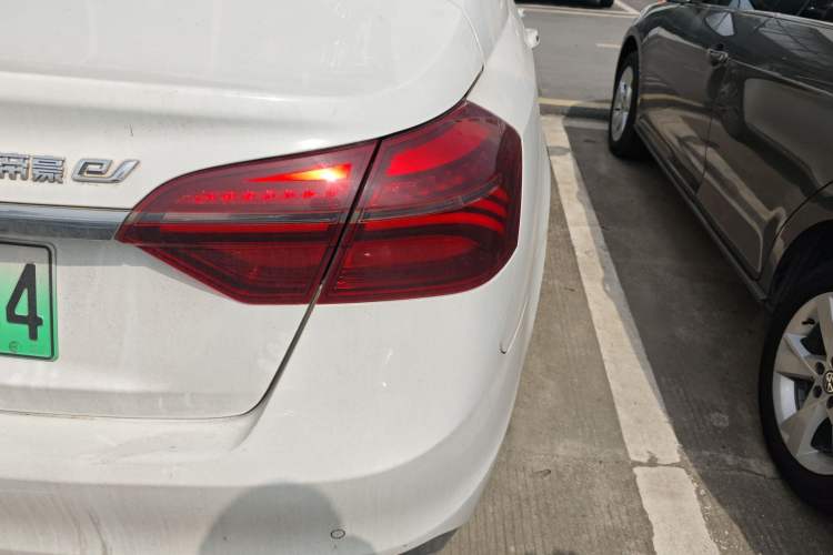 Used Geely Auto Emgrand New Energy 2018 EV450 Elite Model Right Rear Taillight