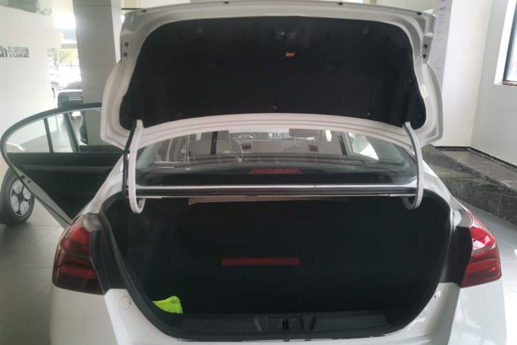 Used Geely Auto Emgrand New Energy 2018 EV450 Ambition Model Trunk