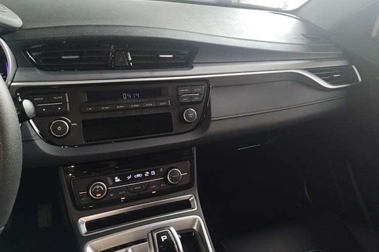 Used Geely Auto Emgrand New Energy 2019 EV500 Ambition Standard Range Edition Audio And AC Panel