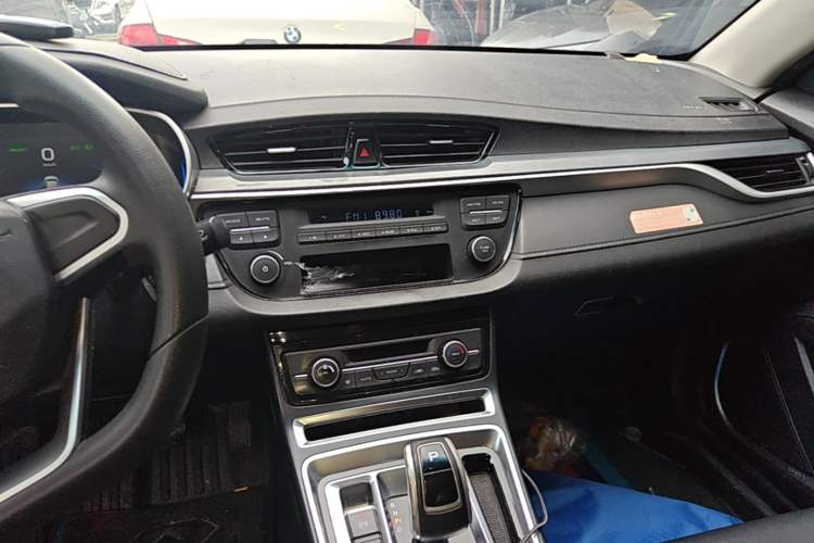 Used Geely Auto Emgrand New Energy 2019 EV500 Ambition Standard Range Edition Audio And AC Panel