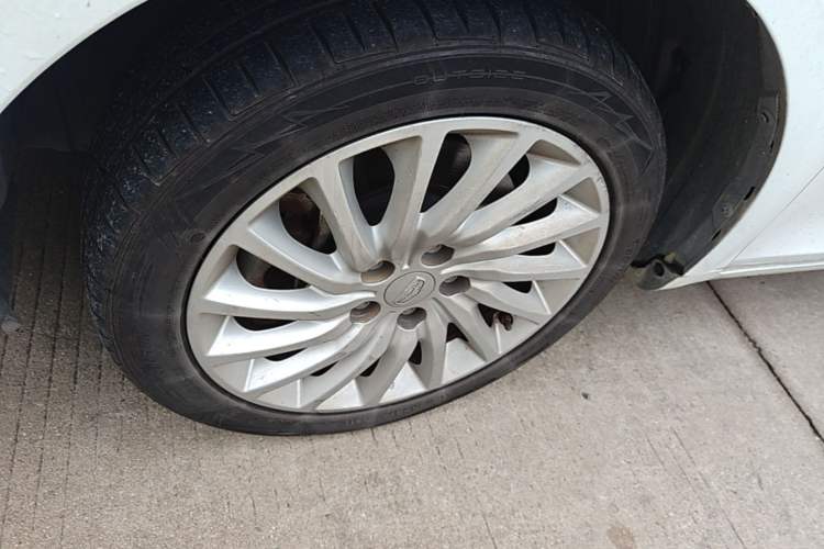 Used Geely Auto Emgrand New Energy 2019 EV500 Ambition Standard Range Edition Left Front Wheel Hub