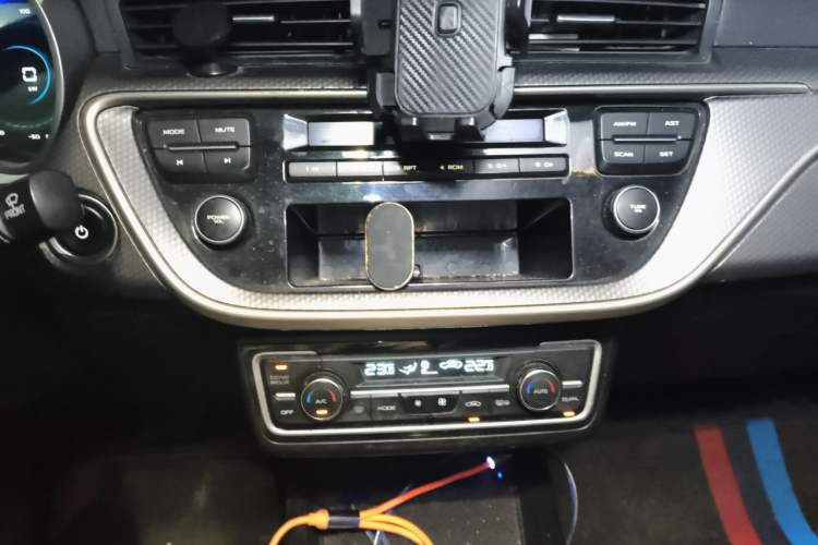 Used Geely Auto Emgrand New Energy 2021 EV Pro Ride-Hailing Edition Audio And AC Panel