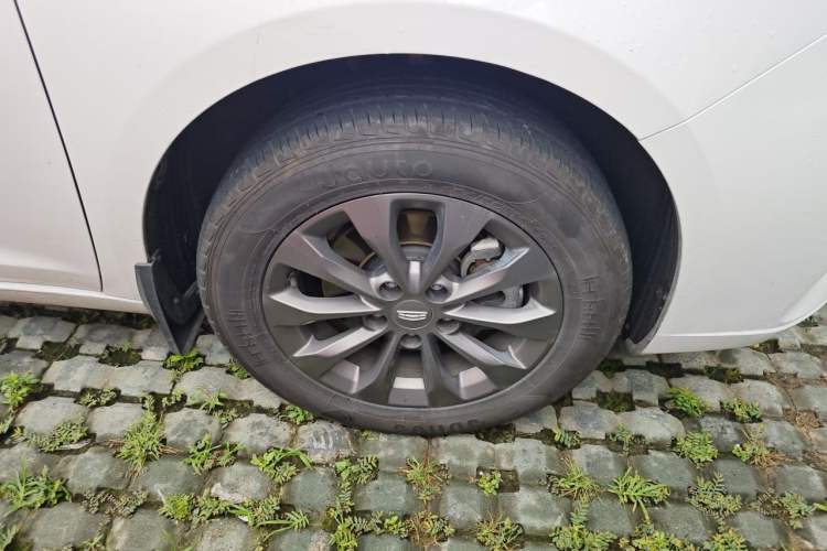 Used Geely Auto Emgrand New Energy 2021 EV Pro Extended Range Model Right Front Wheel Hub