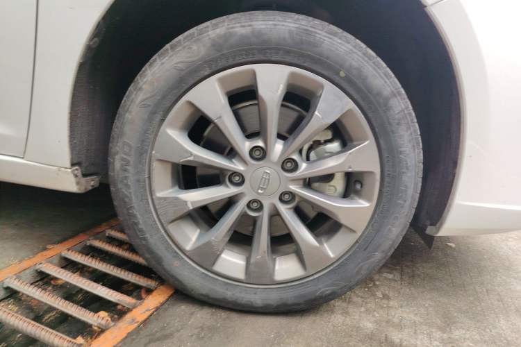 Used Geely Auto Emgrand New Energy 2021 EV Pro Extended Range Model Right Front Wheel Hub
