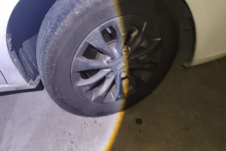 Used Geely Auto Emgrand New Energy 2021 EV Pro Ride-Hailing Edition Right Front Wheel Hub