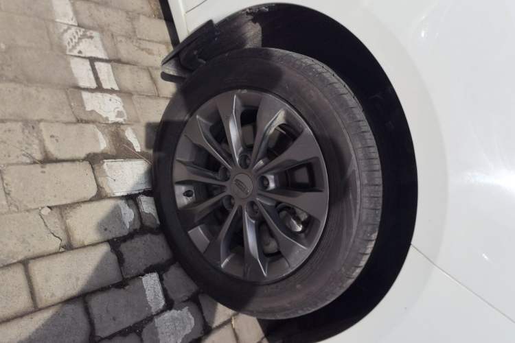 Used Geely Auto Emgrand New Energy 2021 EV Pro Ride-Hailing Edition Right Front Wheel Hub