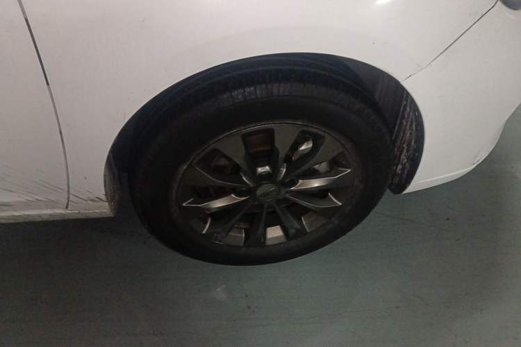Used Geely Auto Emgrand New Energy 2021 EV Pro Ride-Hailing Edition Right Front Wheel Hub