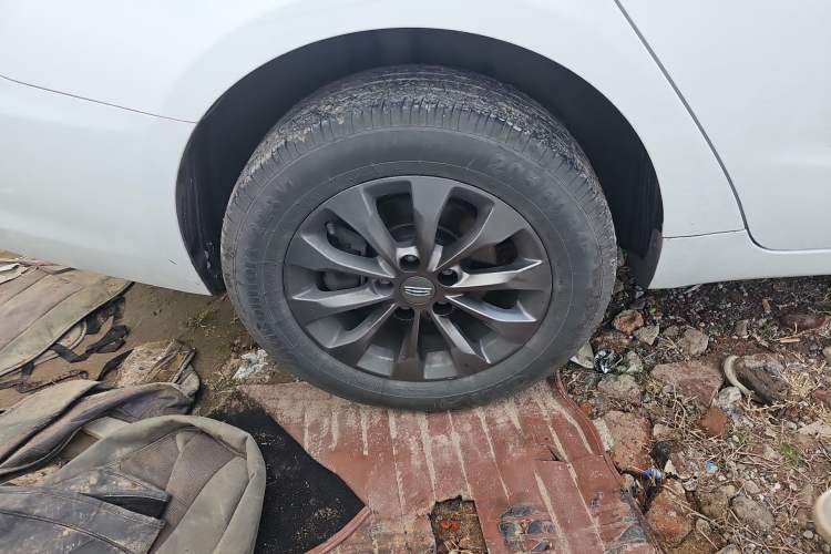 Used Geely Auto Emgrand New Energy 2021 EV Pro Ride-Hailing Edition Right Rear Wheel Hub
