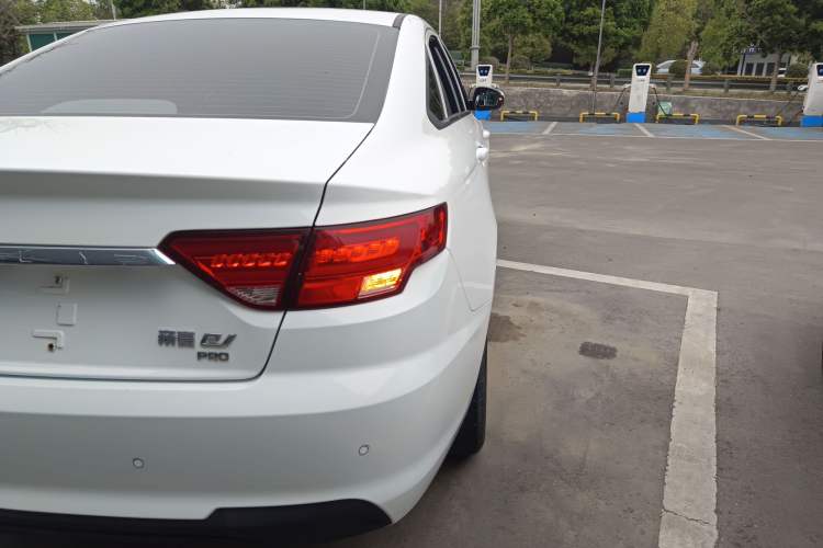 Used Geely Auto Emgrand New Energy 2022 EV Pro Ride-Hailing Version Lithium Iron Phosphate Exterior 3
