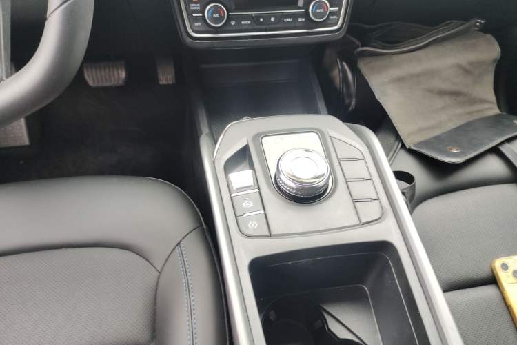 Used Geely Auto Emgrand New Energy 2022 EV Pro Ride-Hailing Version Lithium Iron Phosphate Gear Lever