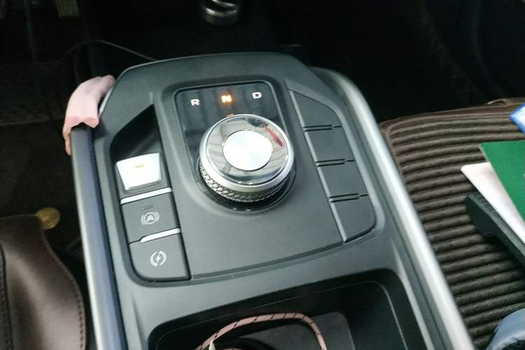 Used Geely Auto Emgrand New Energy 2022 EV Pro Rental Model - Ternary Lithium Gear Lever
