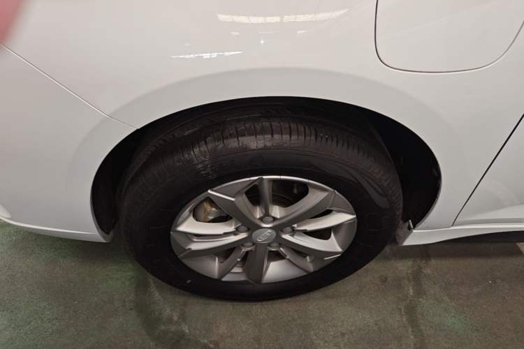 Used Geely Auto Emgrand New Energy 2022 EV Pro Ride-Hailing Version Lithium Iron Phosphate Left Front Wheel Hub