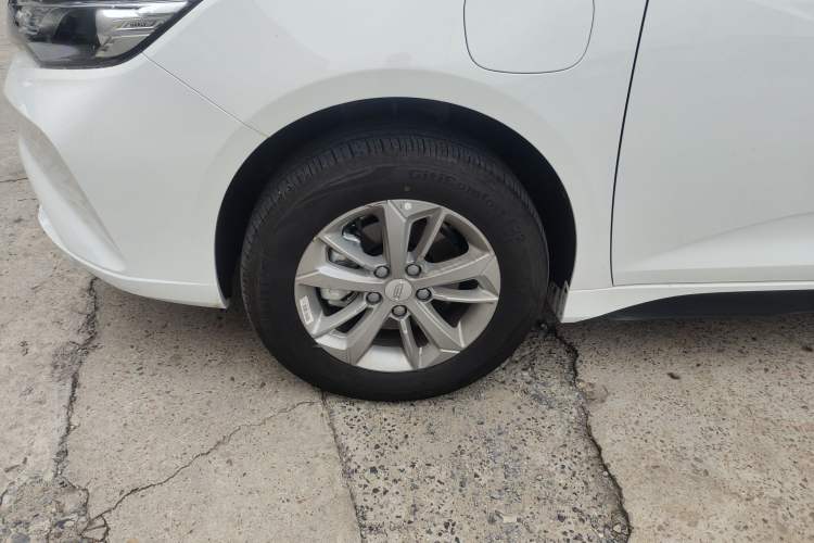 Used Geely Auto Emgrand New Energy 2022 EV Pro Ride-Hailing Version Lithium Iron Phosphate Left Front Wheel Hub