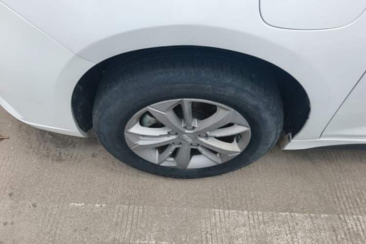 Used Geely Auto Emgrand New Energy 2022 EV Pro Ride-Hailing Version Lithium Iron Phosphate Left Front Wheel Hub