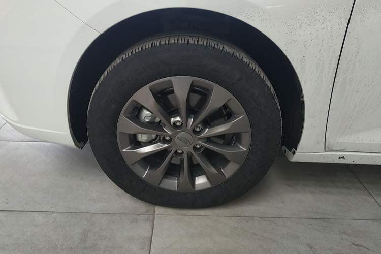 Used Geely Auto Emgrand New Energy 2022 EV Pro Rental Model - Ternary Lithium Left Front Wheel Hub