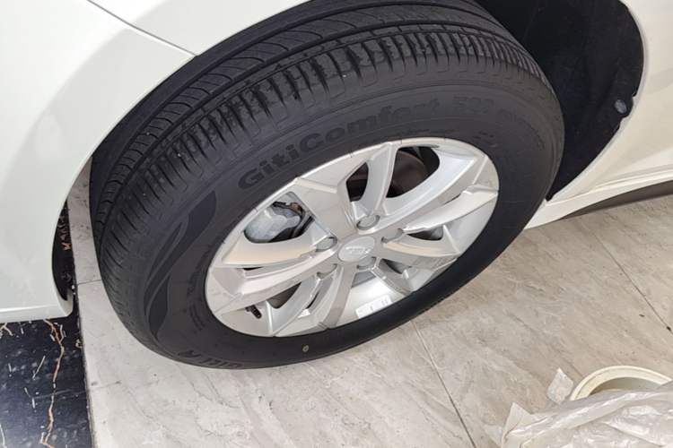 Used Geely Auto Emgrand New Energy 2022 EV Pro Ride-Hailing Version Lithium Iron Phosphate Left Front Wheel Hub