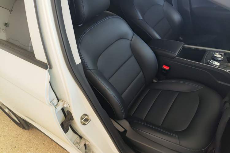 Used Geely Auto Emgrand New Energy 2022 EV Pro Ride-Hailing Version Lithium Iron Phosphate Right Front Seat