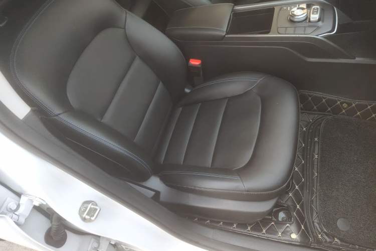 Used Geely Auto Emgrand New Energy 2022 EV Pro Ride-Hailing Version Lithium Iron Phosphate Right Front Seat