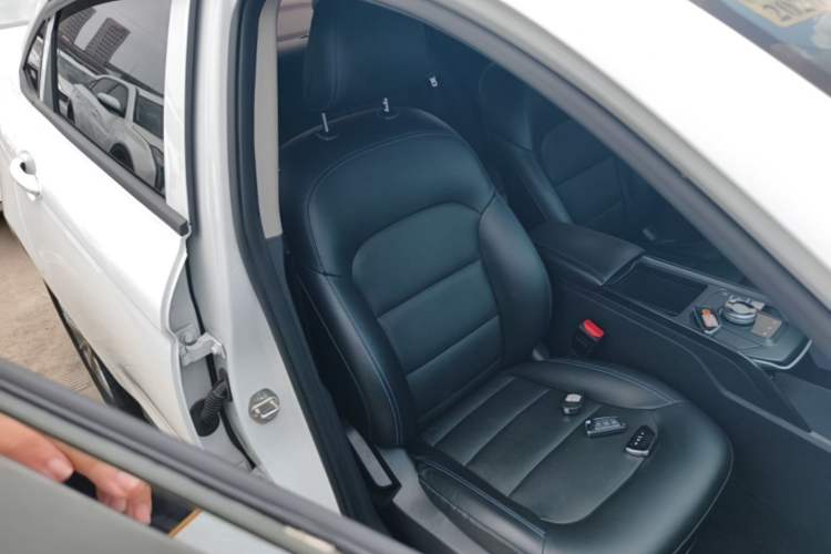 Used Geely Auto Emgrand New Energy 2022 EV Pro Ride-Hailing Version Lithium Iron Phosphate Right Front Seat