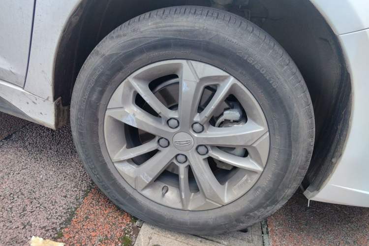 Used Geely Auto Emgrand New Energy 2022 EV Pro Ride-Hailing Version Lithium Iron Phosphate Right Front Wheel Hub