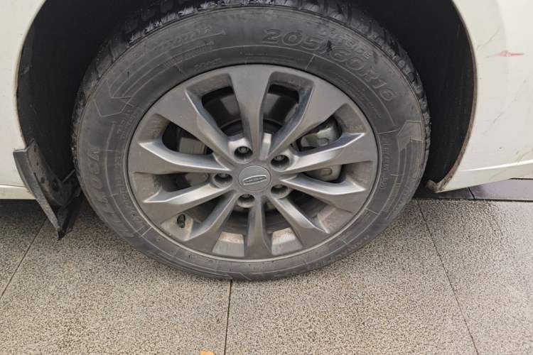 Used Geely Auto Emgrand New Energy 2022 EV Pro Rental Model - Ternary Lithium Right Front Wheel Hub