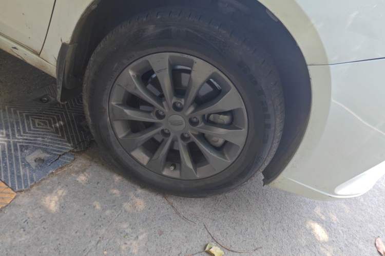 Used Geely Auto Emgrand New Energy 2022 EV Pro Ride-Hailing Version Ternary Lithium Right Front Wheel Hub